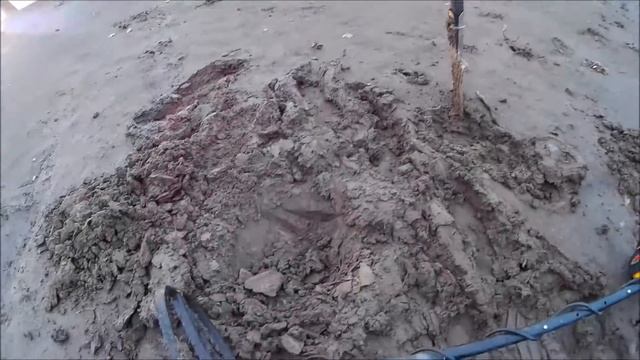 Первое золото сезона! Поиск золота на пляже. смотреть онлайн