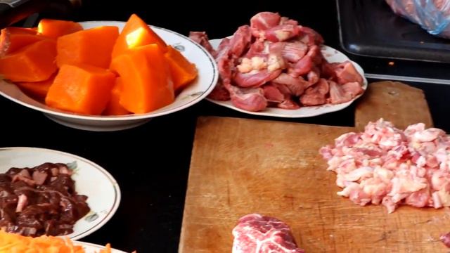 Мы перевели всех померанцев на сырое мясо смотреть онлайн