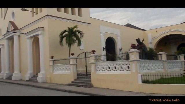 HOLGUIN, CUBA - CITY OF PARKS - GATEWAY TO GUARDALAVACA смотреть онлайн