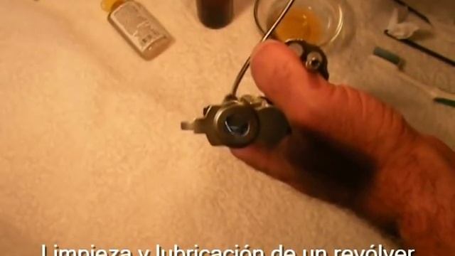 Revólver - Limpieza y Lubricación - Mantenimiento смотреть онлайн
