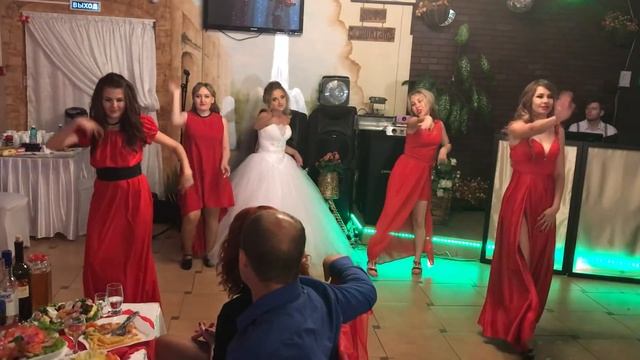Невеста с подружками. Танец. Подарок жениху. смотреть онлайн