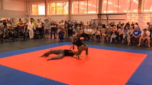 Показательные выступления по самообороне и работе с оружием смотреть онлайн