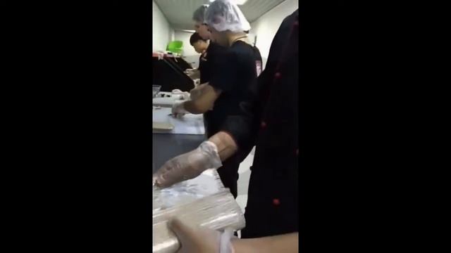 Темпурный ролл с угрем смотреть онлайн