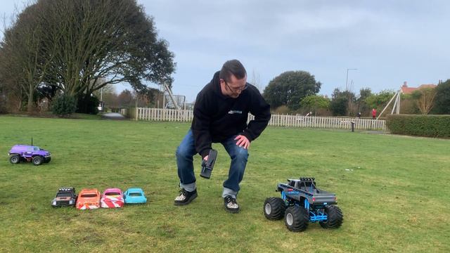 E350: Tamiya Truck Jump Off! Clod Buster v Squash Van, but who’s the King ? смотреть онлайн