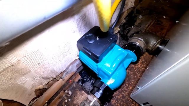 Работа в ЖКХ/сварка с водой/установка котла ЛЕМАКС/установка расширительного бака/помощь бабушке смотреть онлайн
