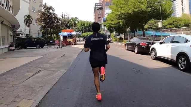 รีวิว รองเท้าวิ่ง NIKE ZOOMX VAPORFLY NEXT% 3 เวเปอร์ที่ไม่เคยหยุดพัฒนา | ARI RUNNING REVIEW EP.118 смотреть онлайн