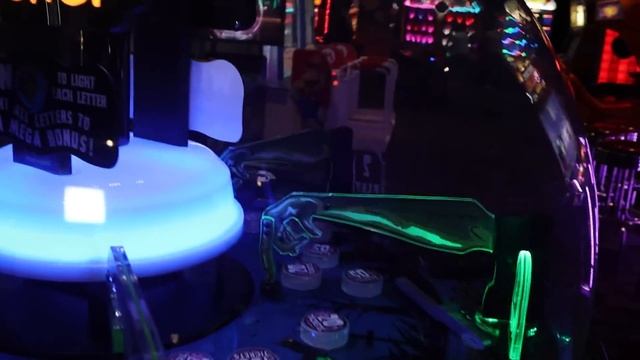 Can I Win The LAST ICEE Slushie Machine at Dave & Busters?! смотреть онлайн