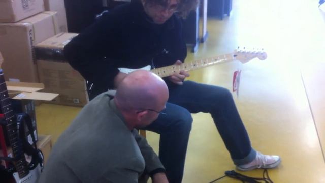 Youri de Groote présente la VG strat Chez midimusic - 3 смотреть онлайн