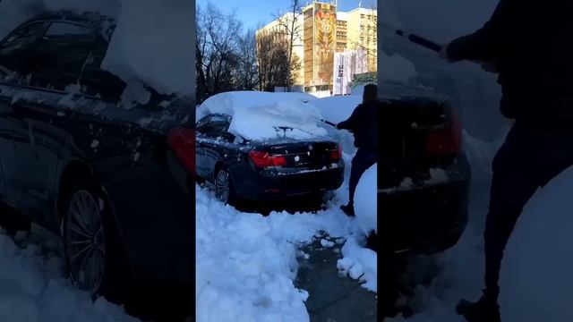 Вот как правильно чистить машину зимой смотреть онлайн