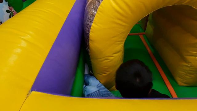 Inflatable World, Maribyrnong смотреть онлайн
