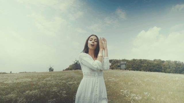 Lisa Bajrak - Запали вогонь (Official music video) смотреть онлайн