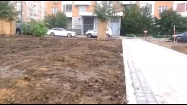 Работа миниэкскаватора с планировочным ковшом