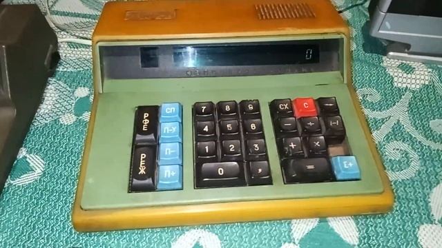 Деление на ноль на старых калькуляторах. смотреть онлайн