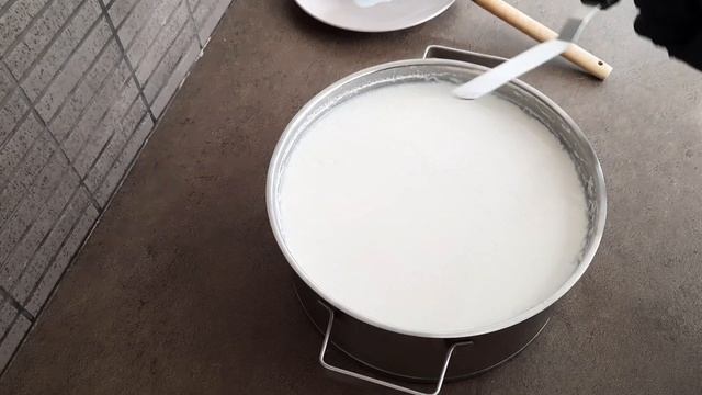 ДОМАШНИЙ мягкий белый сыр ИМЕРЕТИНСКИЙ из МАГАЗИННОГО молока Пошаговое видео ОТМЕННЫЙ РЕЗУЛЬТАТ смотреть онлайн