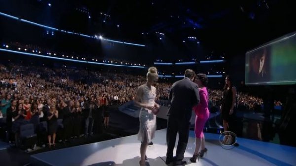 People's Choice Awards: Nathan Fillion & Castle Win!