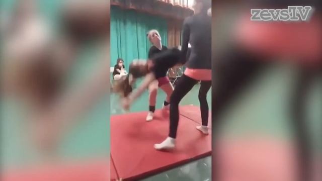 Лучшие Приколы 2017 Угар телочки правильная поза девушки падения и неудачи смотреть онлайн