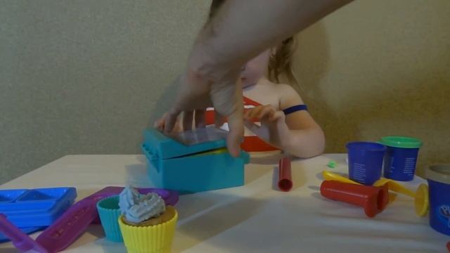 Печем печенье и пробуем Плей До Unboxing Play Doh Sweet Shoppe Sweet Bakin' Creations Set смотреть онлайн