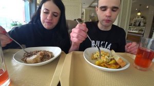 МУКБАНГ В КАФЕ С ВАРЕЙ / КАРТОШКА / СУП / КОТЛЕТЫ / САЛАТ / ОБЖОР / EATING Mukbang ASMR АСМР