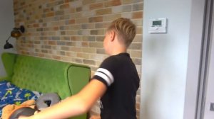 УТОПИЛИ ТЕЛЕФОНЫ В БАССЕЙНЕ. БРОС ШОУ