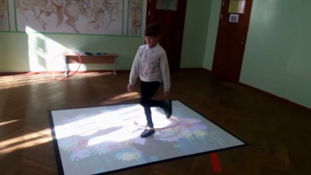 Как научиться крутить обруч на ноге. Обучалка смотреть онлайн