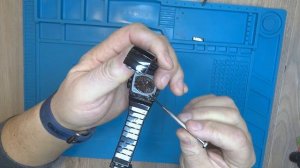 Своими руками! Замена батарейки в часах.