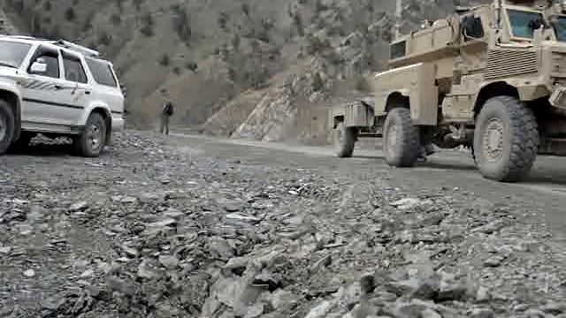disarming explosion on Gardez-Khost road, Afghanistan смотреть онлайн