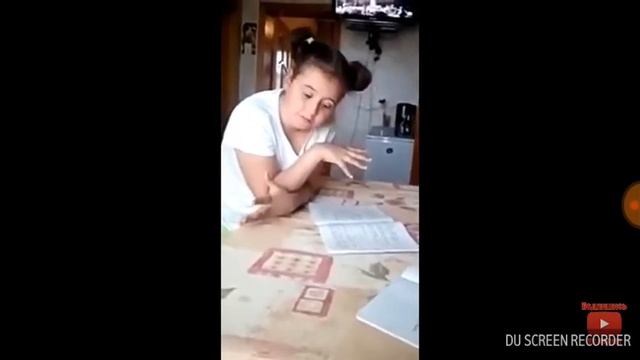 Вот девочка!Хаха.Какие огурцы?! Грибы!!!!!!!!! смотреть онлайн