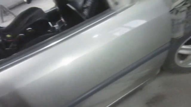 Снимаю двери на ОПЕЛЕ при помощи плоскогубцев и молотка. смотреть онлайн