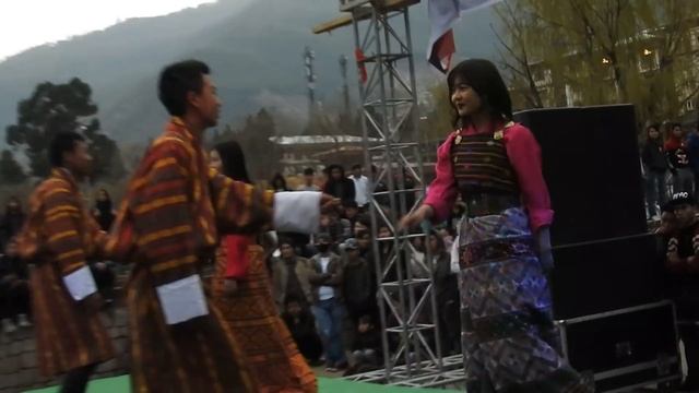 Bhutanese Modern Song (Rigsar Dance) 2017 - Live at Changlimithang смотреть онлайн