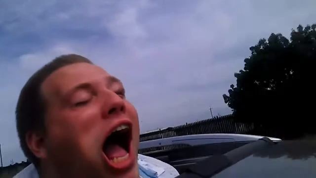 В люке Infiniti FX35 на 140 км/ч! Вот как надо отжигать! смотреть онлайн