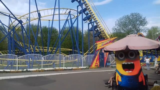 Головокружительный аттракцион "Американская горка" в парке "Тополя" в Оренбурге. смотреть онлайн