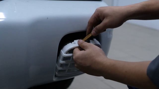 Примерка решётки противотуманной фары на Subaru Forester | Plastic Auto смотреть онлайн