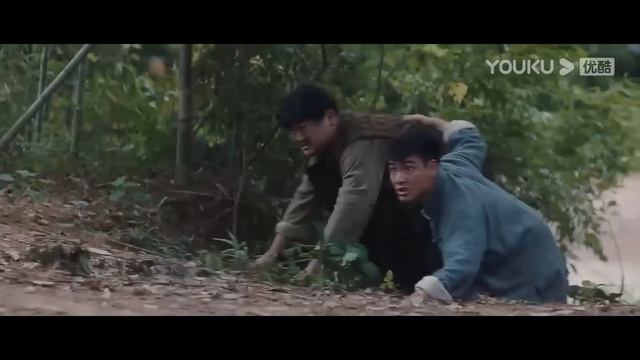 捉蛇大师使出绝技诱捕巨蛇，恐怖巨蛇被卷成麻花！【变异巨蟒 Mutant Python】 | 惊悚/剧情 | 经典大本营 смотреть онлайн