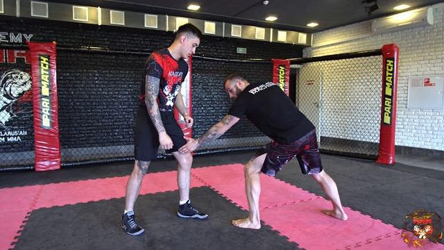 БЭКФИСТ ЧЕРЕЗ ФИНТ | НЕЗАМЕТНЫЙ УДАР С РАЗВОРОТА | УРОКИ ММА ОТ ЧЕМПИОНА МИРА смотреть онлайн