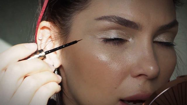 Новогодний макияж который подойдёт ВСЕМ!!! как я рисую стрелки идеально с 1 раза? ❄️ смотреть онлайн