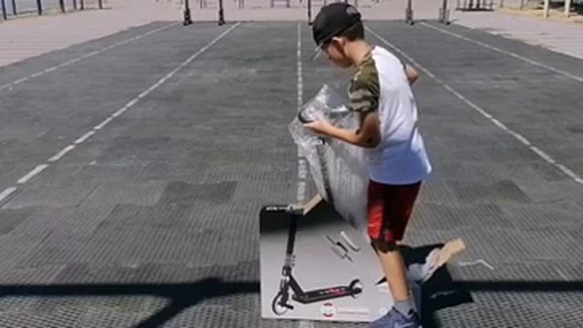 Трюковой самокат Stunt scooter Maraton Versa. Распаковка смотреть онлайн