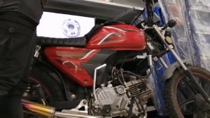 тем временем мой друг установил 190 кубовый двигатель на свой мопед