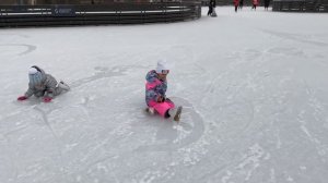 Фигурное катание на улице!!! Невероятно круто!!! Miroslava и Vasilisa Lebedeva!!! 6 лет и 3 года