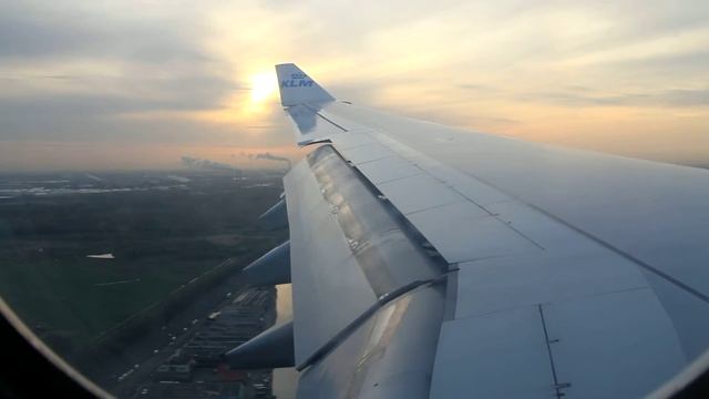 KLM. Schiphol. Landing at the airport Amsterdam. Посадка в аэропорту Амстердама. смотреть онлайн