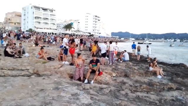 walking down Sant Antoni de Portmany (IBIZA) смотреть онлайн