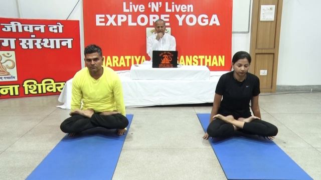 35 Uthit Padamasana (Lifted Lotus Pose) смотреть онлайн