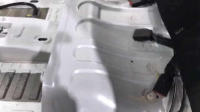 Рассмотрим Рено Дастер и поразмышляем над действенностью штатных шумоизоляционных материалов смотреть онлайн