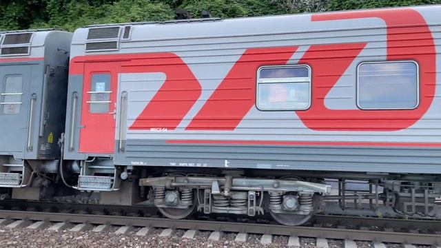 Предрассветные поезда на Черноморском побережье. Интенсивная железнодорожная жизнь в Сочи смотреть онлайн