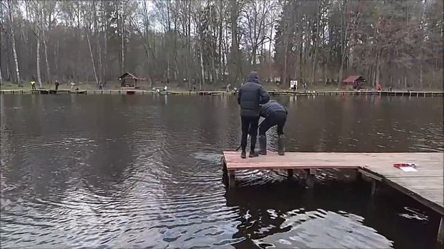 Поимки форели на верхнем водоёме. Клёвое место, Лосиный остров. смотреть онлайн