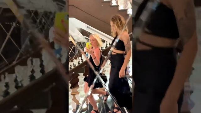 Сколько образов насчитали? Каждый ужин должен быть красивым? смотреть онлайн