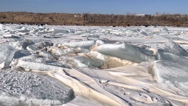 Казахстан. Торосы на водохранилище Капчагай. смотреть онлайн
