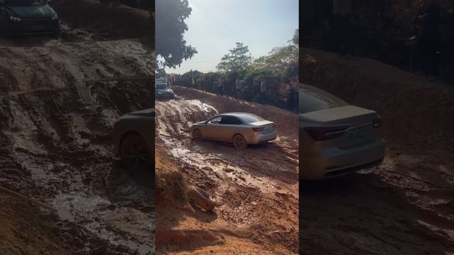 Challenge the mud to get out of trouble, can SAIC RISING AUTO succeed？#challenge ，#rising ，#offroad смотреть онлайн
