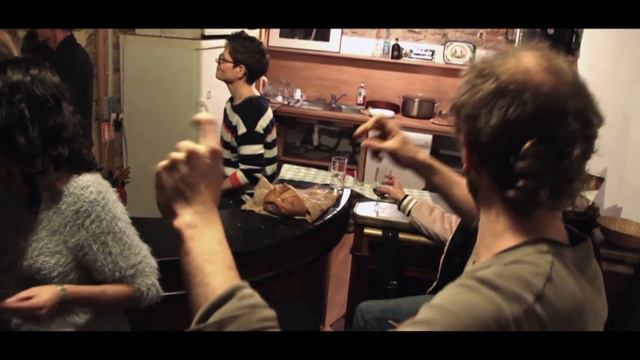 TARAFIKANTS, Cu-o Damigeana Si Un Pahar