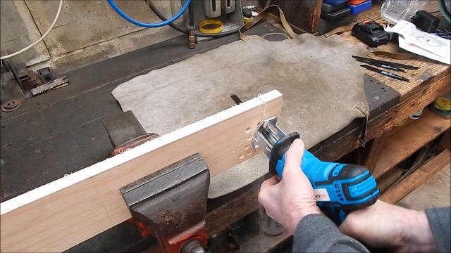I try a small cordless reciprocating saw from Banggood - is it any good ? смотреть онлайн