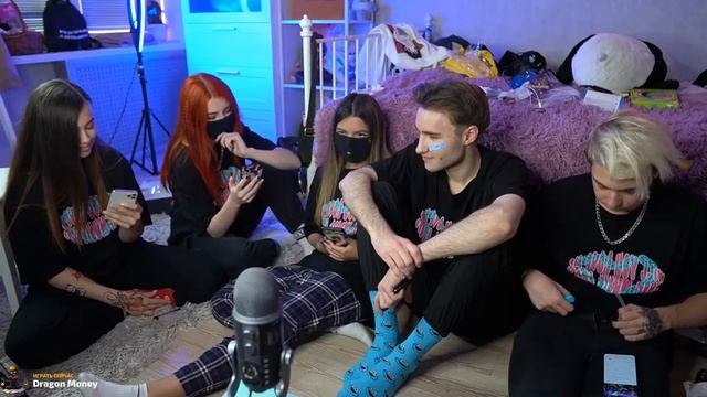TENDERLYBAE ОТВЕЧАЕТ НА ВОПРОСЫ С КОРЕШ МОКРИВСКИЙ ЮЕЧКА НАСТЯ ДАША / Рофлы Кореша смотреть онлайн